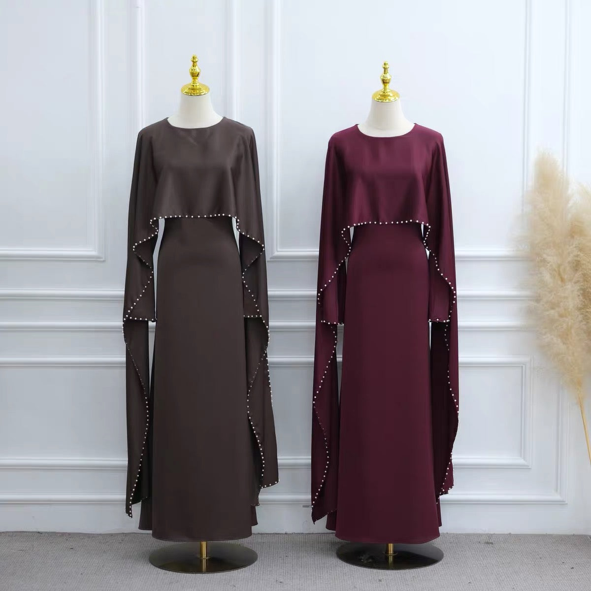 Abaya mit Perlenbesatz