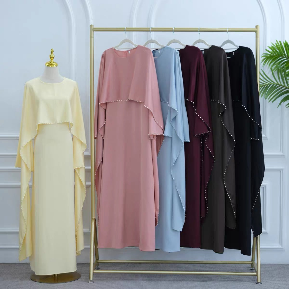 Abaya mit Perlenbesatz