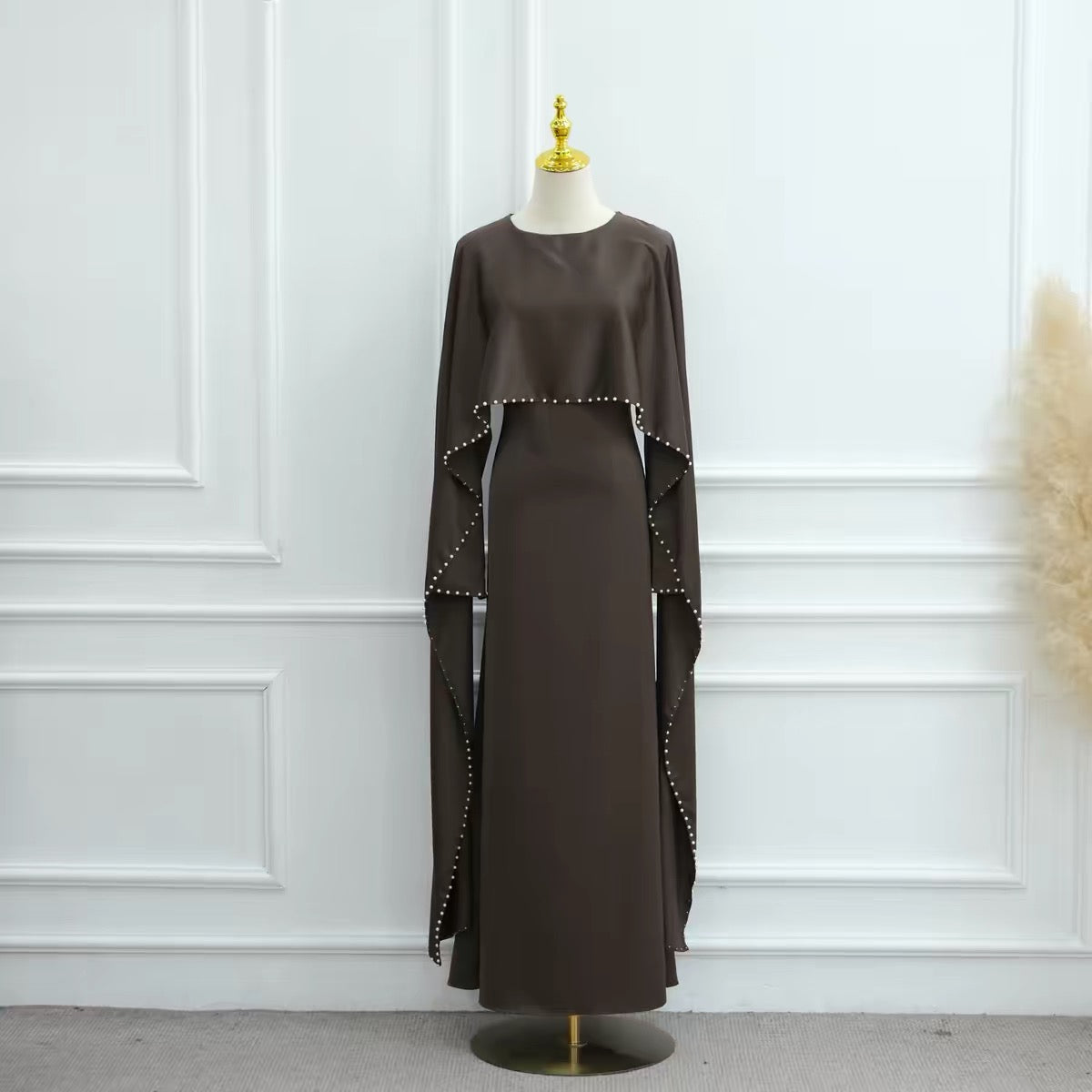 Abaya mit Perlenbesatz