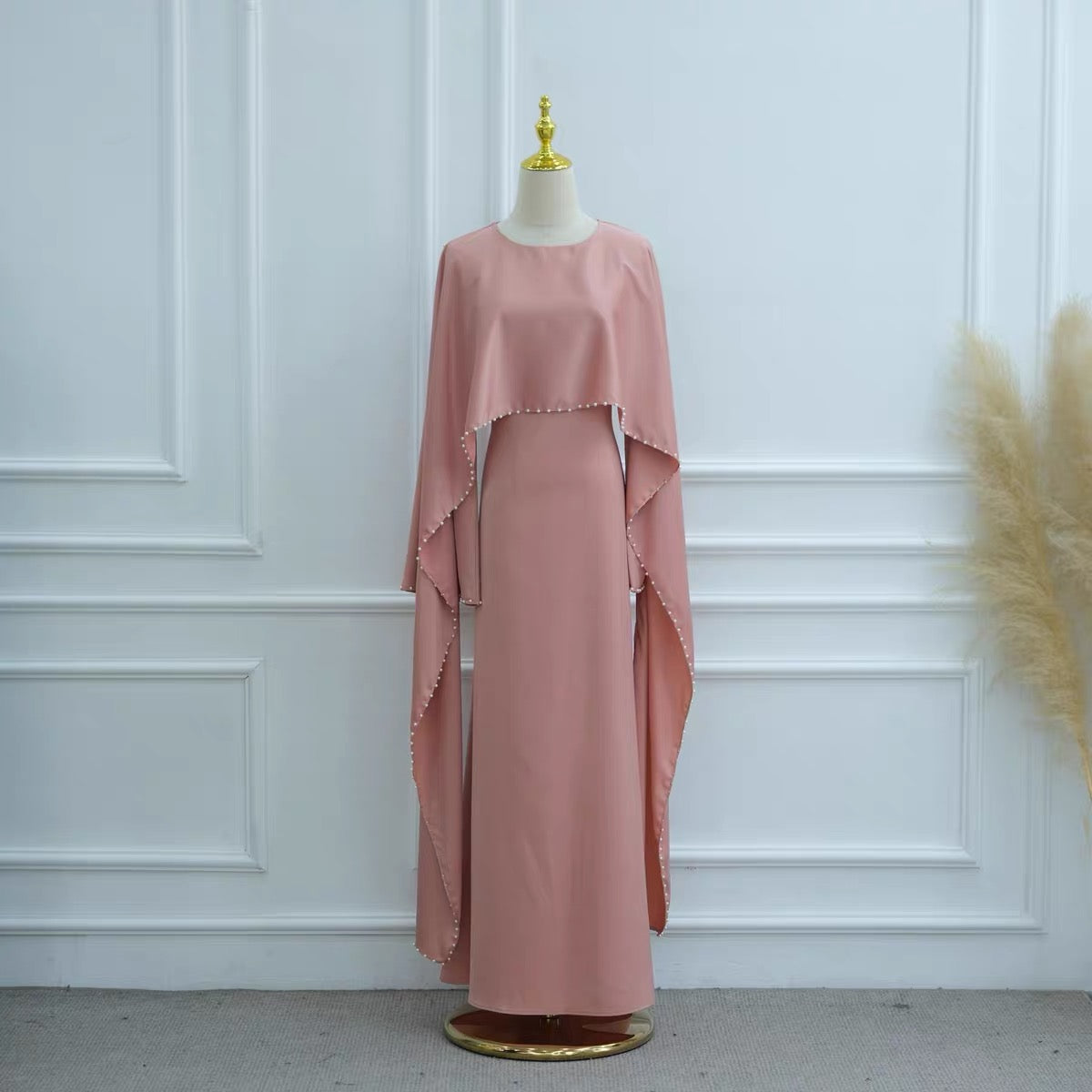 Abaya mit Perlenbesatz