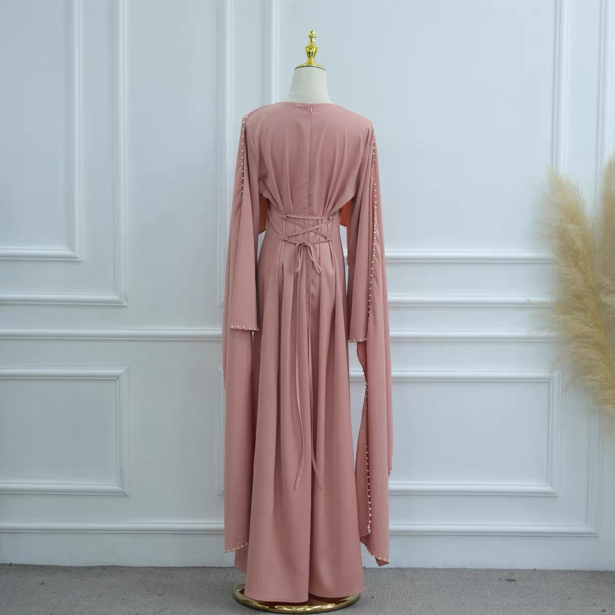 Abaya mit Perlenbesatz