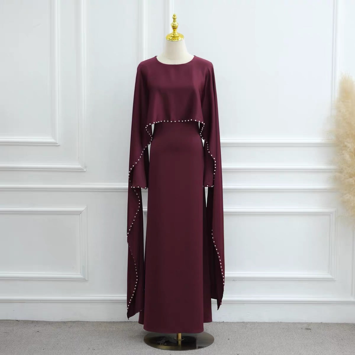 Abaya mit Perlenbesatz