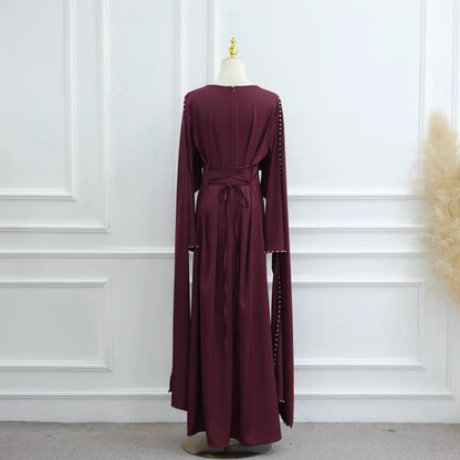 Abaya mit Perlenbesatz