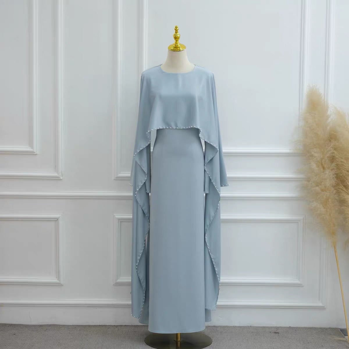 Abaya mit Perlenbesatz