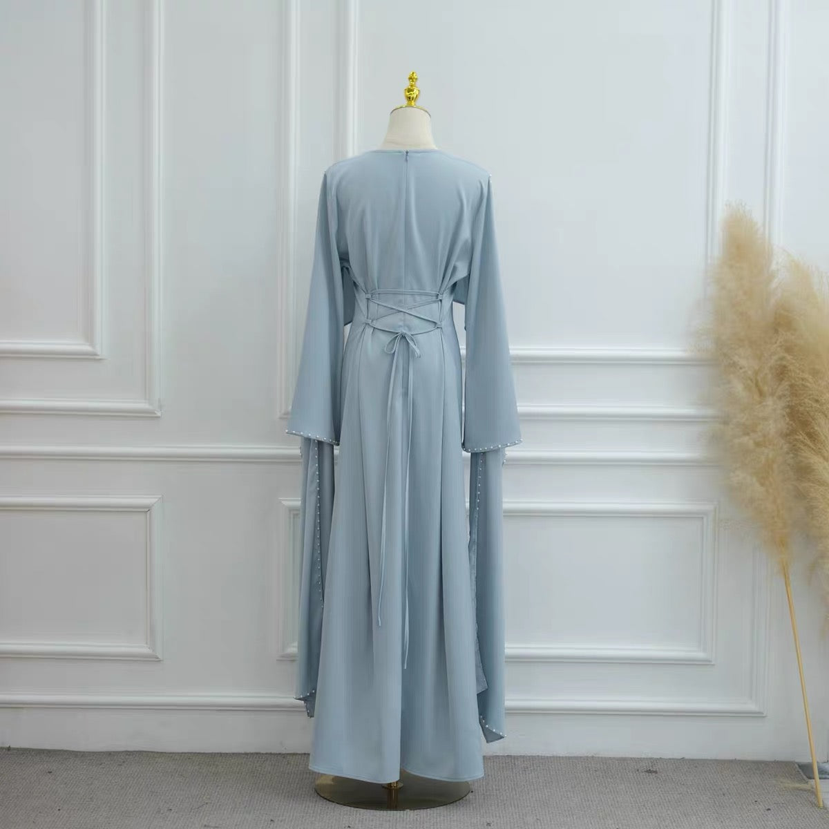 Abaya mit Perlenbesatz