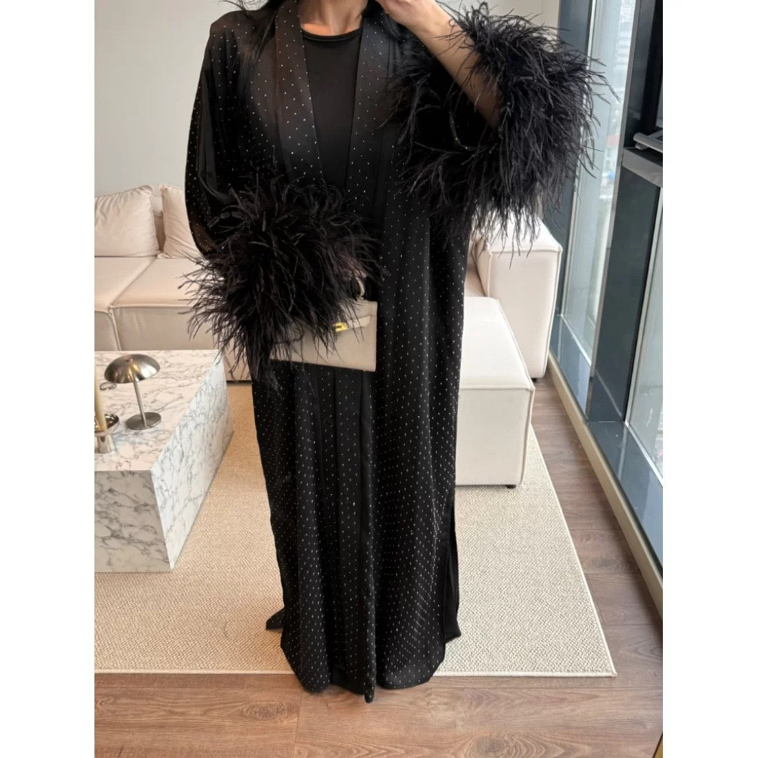 Kimono mit Glitzer und Federärmeln